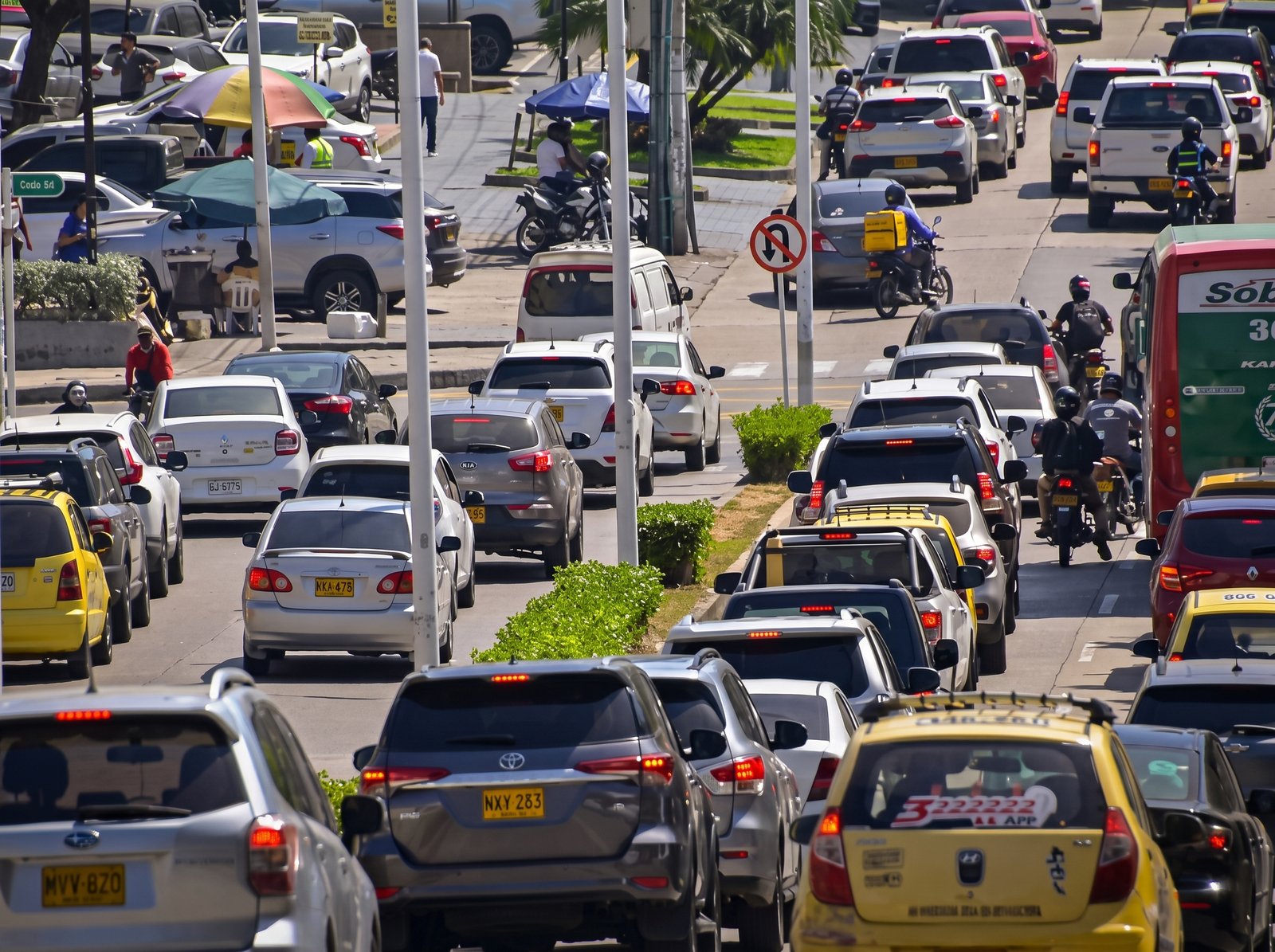 The Vía 40 Transit Nightmare & How to Beat It with Official Accredited Shuttle Vans